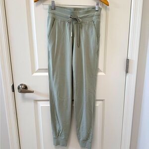 Lululemon Ready to Rulu high waisted jogger pants size 4